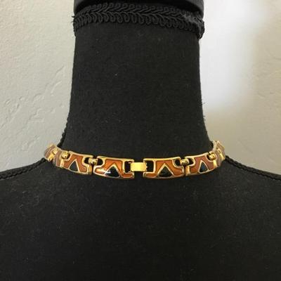 Beautiful vintage enamel gold tone, collar necklace