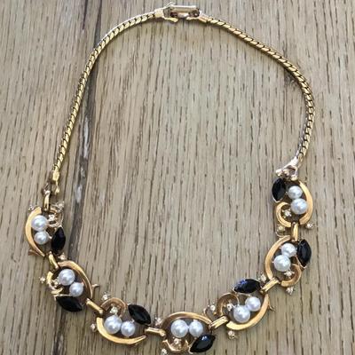 Vintage goldtone, faux, pearl collar necklace