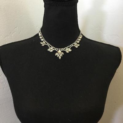 Vintage rhinestone necklace very beautiful