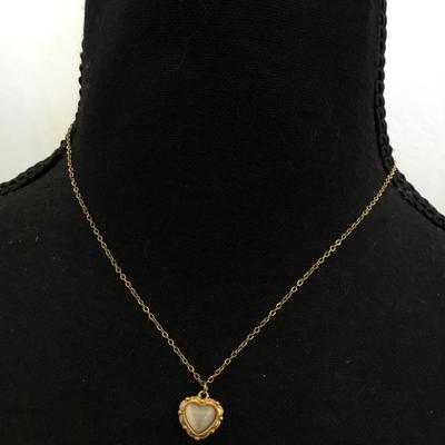 Beautiful, vintage, goldtone stone, heart pendant necklace