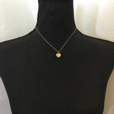 Beautiful, vintage, goldtone stone, heart pendant necklace