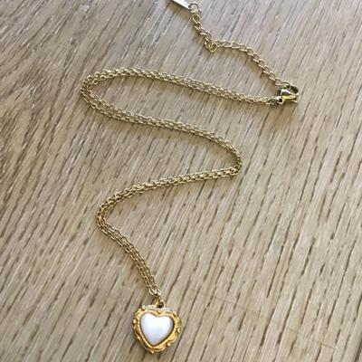 Beautiful, vintage, goldtone stone, heart pendant necklace