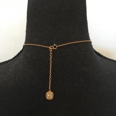 Beautiful vintage, goldtone crystal necklace