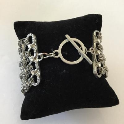 Beautiful very nice silver toned, rhinestone, chunky wide toggle bracelet