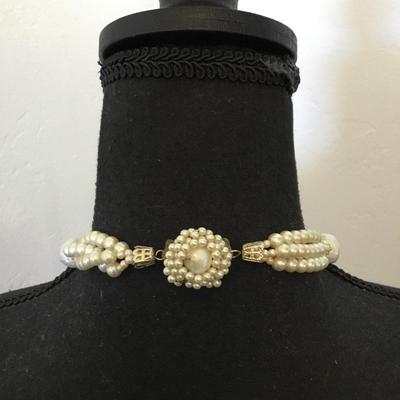 Vintage faux pearl statement necklace