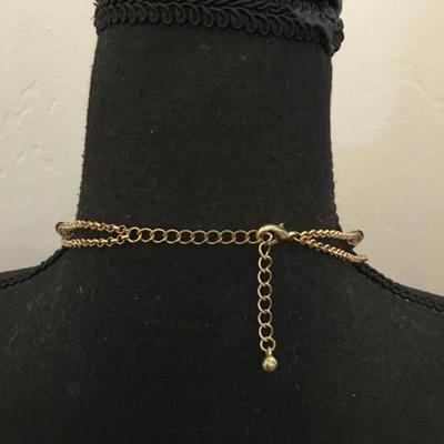 Cute gold tone necklace