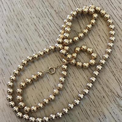 Vintage gold tone Metal bead necklace