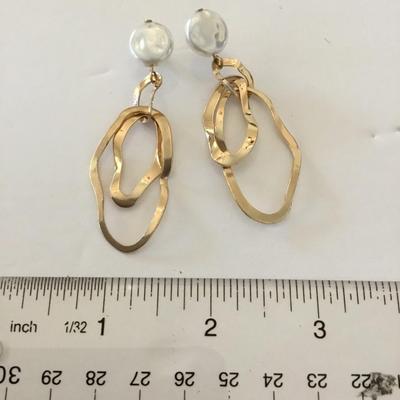 Beautiful very nice gold tone, faux pearl dangle earrings