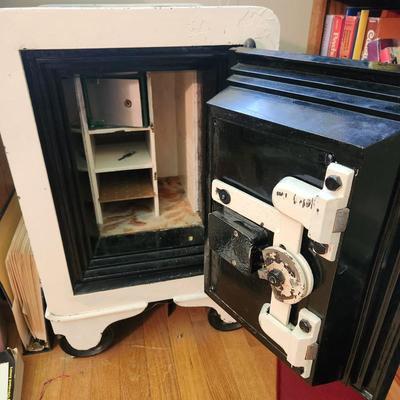 Vintage Sargent Greenleaf Group 2 RS714 Series floor safe