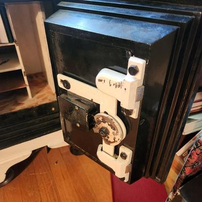 Vintage Sargent Greenleaf Group 2 RS714 Series floor safe