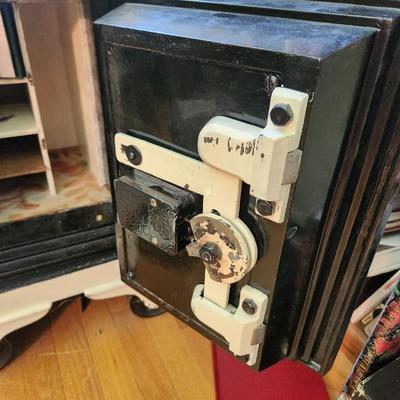 Vintage Sargent Greenleaf Group 2 RS714 Series floor safe