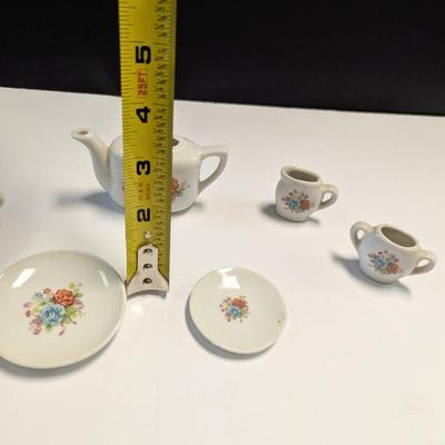 Sale Photo Thumbnail #1261: 6 Piece Miniature Tea Cup Set #3