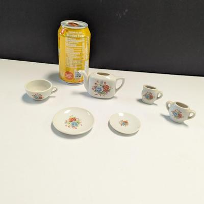 Sale Photo Thumbnail #1260: 6 Piece Miniature Tea Cup Set #3