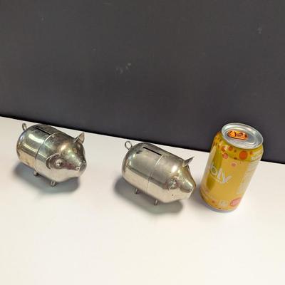 Sale Photo Thumbnail #18: Napier & Raimond 3 Little Pig Plated Piggy Banks