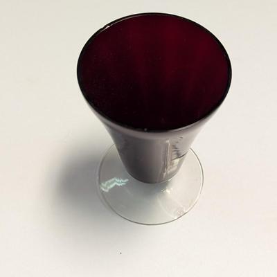 Sale Photo Thumbnail #1303: 5 small glasses and 6 tall glasses