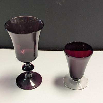 Sale Photo Thumbnail #1307: 5 small glasses and 6 tall glasses