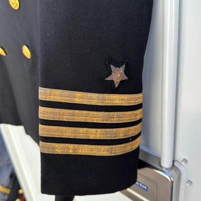 WWII US NAVY OFFICER DRESS JACKET