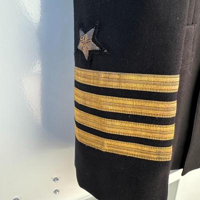 WWII US NAVY OFFICER DRESS JACKET