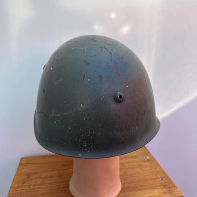 VINTAGE ITALIAN M-33 ARMY HELMET