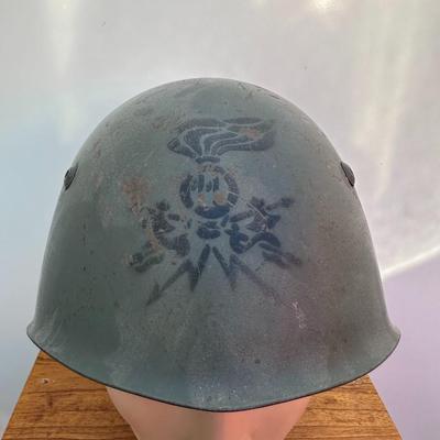 VINTAGE ITALIAN M-33 ARMY HELMET