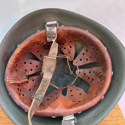 VINTAGE ITALIAN M-33 ARMY HELMET