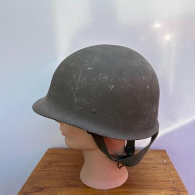 VINTAGE U.S. M1 COMBAT HELMET