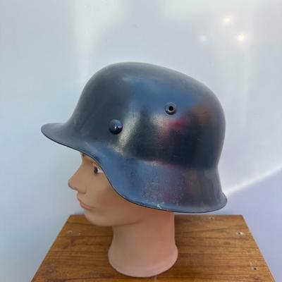 VINTAGE GERMAN M35 STAHLHELM MILITARY HELMET