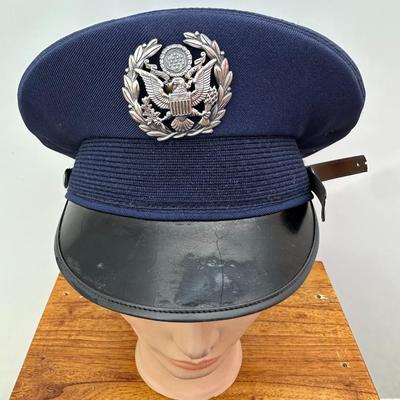 VINTAGE U.S. AIR FORCE OFFICERS SERVICE DRESS BLUE VISOR CAP