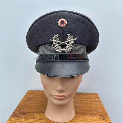 VINTAGE GERMAN CALVARY VISOR CAP WITH INSIGNIA