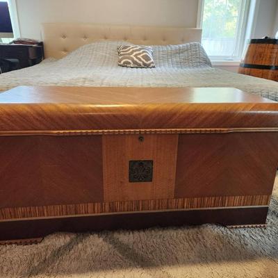 Sale Photo Thumbnail #15: Lane cedar chest featuring a wood veneer exterior with chevron pattern detailing on the lid and sides. Interior lined with cedar wood, includes green felt-lined storage compartments for smaller items. Retains Lane branding and authenticity markings. Vinta