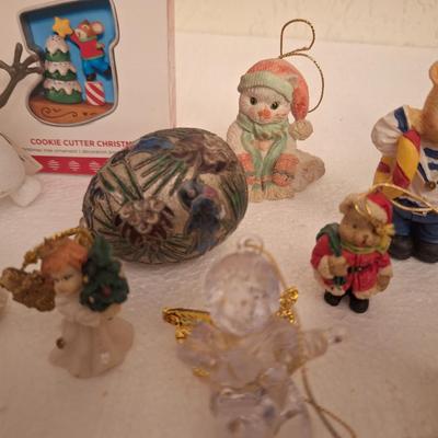 mini ornaments mostly bears