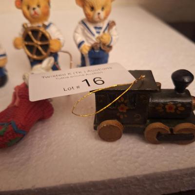 mini ornaments mostly bears