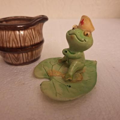 frog and other smalll cereramiics