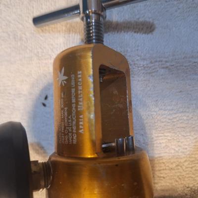 medical oxygen regulator