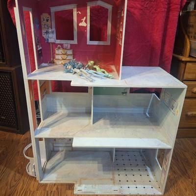 Rainbow house doll house and a few dolls see photos