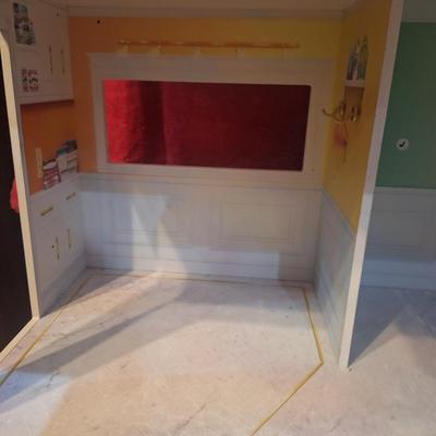 Rainbow house doll house and a few dolls see photos