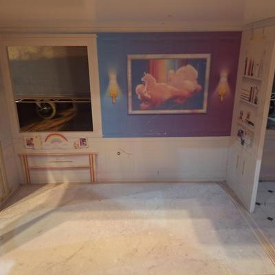 Rainbow house doll house and a few dolls see photos