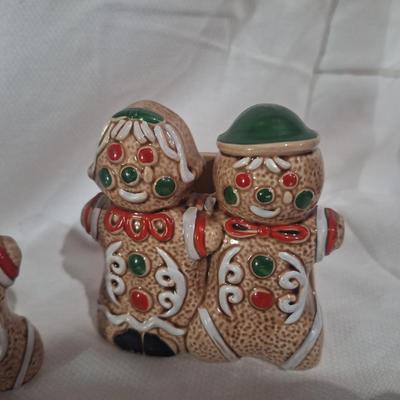 gingerbread salt and pepper with napkin holder