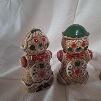 gingerbread salt and pepper with napkin holder