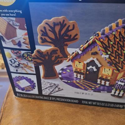 Gingerbread house kit for Halloween