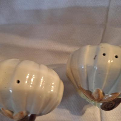 salt and pepper shakers mixed lot