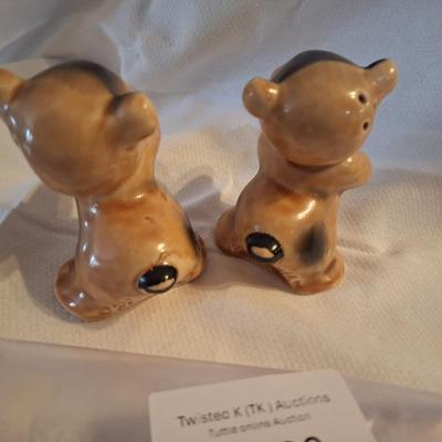 salt and pepper shakers