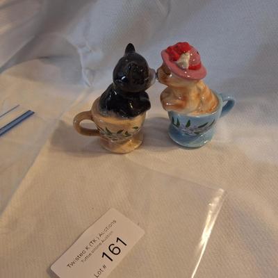 kissing cats salt and pepper shakers