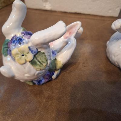 Rabbit salt and pepper shakers