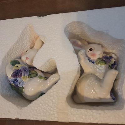 Rabbit salt and pepper shakers