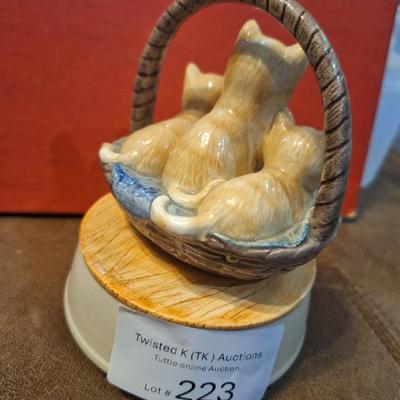 musical ceramic basket of cats