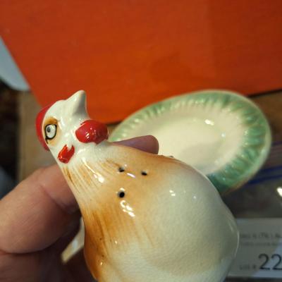 hen on basket salt and pepper shaker