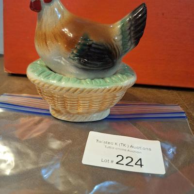 hen on basket salt and pepper shaker