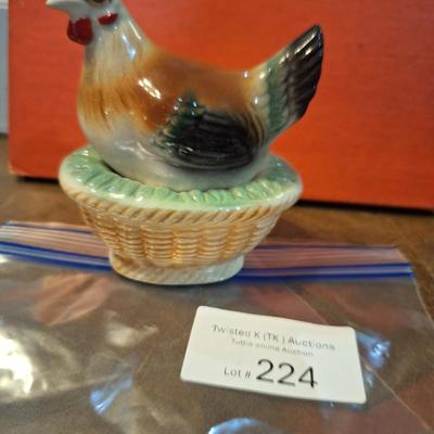 hen on basket salt and pepper shaker