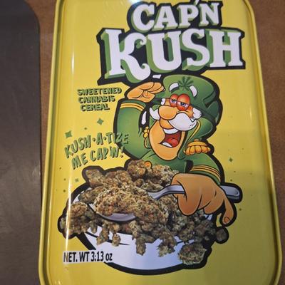 metal tray and magnetic mat of Cap'n Kuch with images of cannabis on it